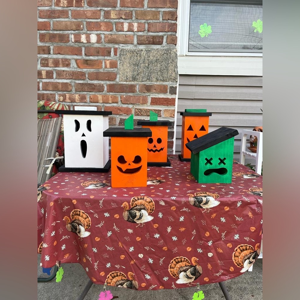 Wooden lantern boxes - Picture 2 of 6